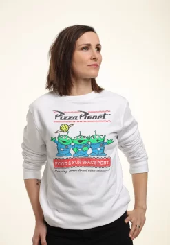 Disney Toy Story 1-3 Pizza Planet Surf - Sweater - White -Disney 0ad996225e734ac6965d66b74b9a02b2 scaled
